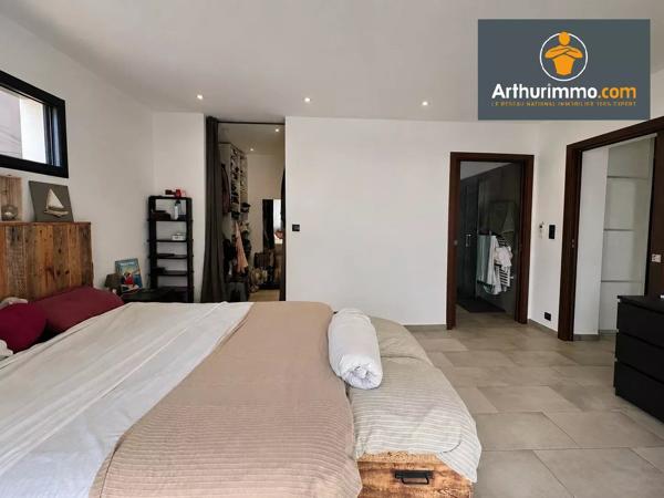 Vente                                                      Appartement
                        
                     3 pièces                      111 m2                     à Grosseto-Prugna