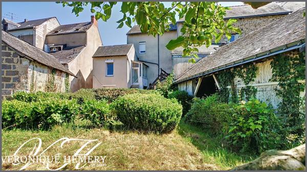 Maison de ville 2/3 chambres évolutive et son jardin enchanteur