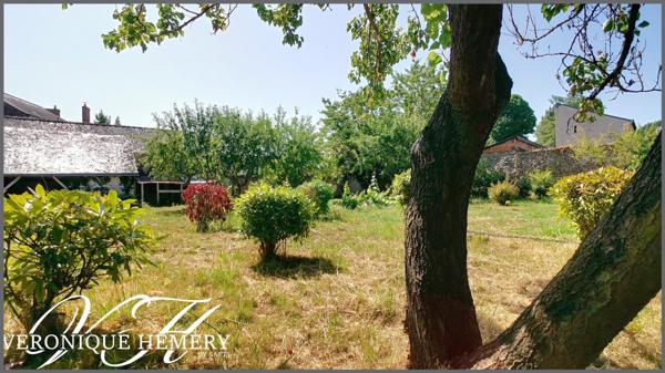 Maison de ville 2/3 chambres évolutive et son jardin enchanteur