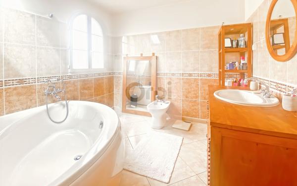 Maison à vendre    8 pièces •  Argenteuil