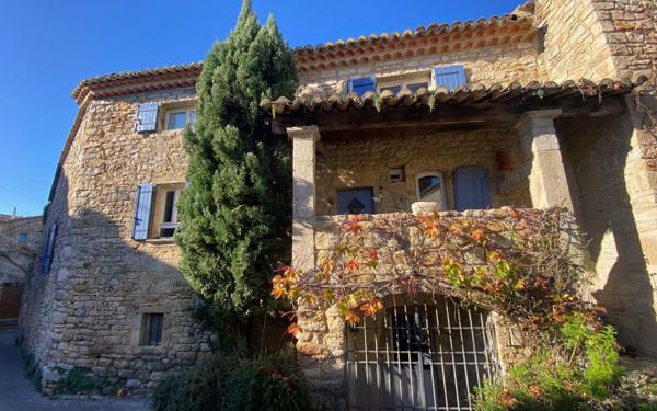 Maison à vendre    4 pièces •  Barjac