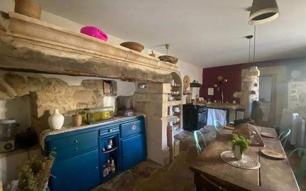 Maison à vendre    4 pièces •  Barjac