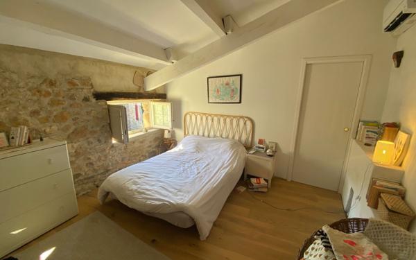 Maison à vendre    4 pièces •  Barjac