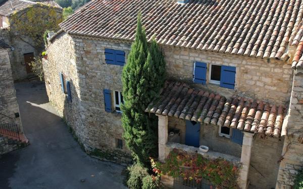 Maison à vendre    4 pièces •  Barjac