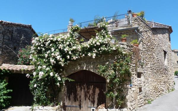 Maison à vendre    4 pièces •  Barjac