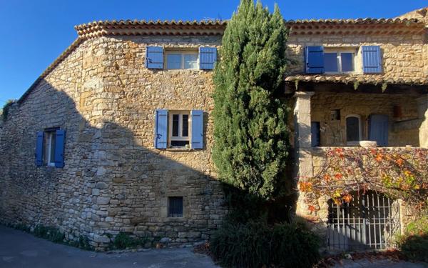 Maison à vendre    4 pièces •  Barjac