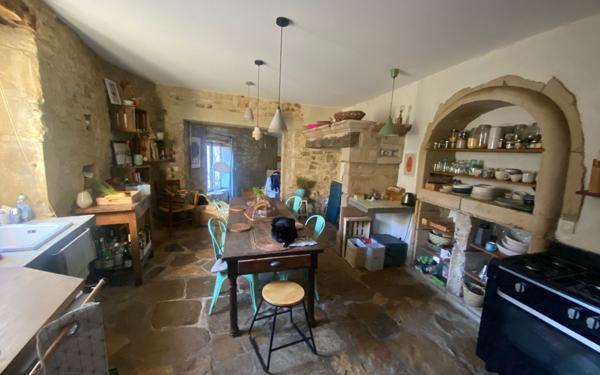 Maison à vendre    4 pièces •  Barjac