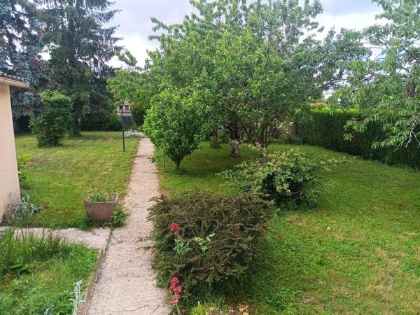 Vente maison de ville Chauvigny (86300), 80.00m² avec 5 pièce(s) dont 3 chambre(s) sur 750.00m² de terrain. La Bruyere Immobilier