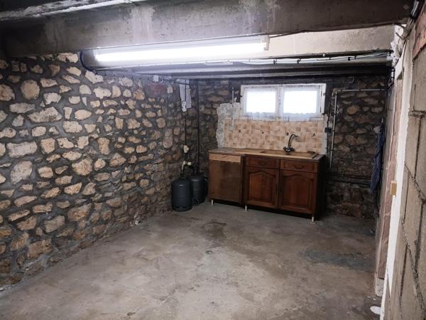 Vente maison de ville Chauvigny (86300), 80.00m² avec 5 pièce(s) dont 3 chambre(s) sur 750.00m² de terrain. La Bruyere Immobilier