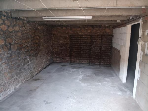 Vente maison de ville Chauvigny (86300), 80.00m² avec 5 pièce(s) dont 3 chambre(s) sur 750.00m² de terrain. La Bruyere Immobilier