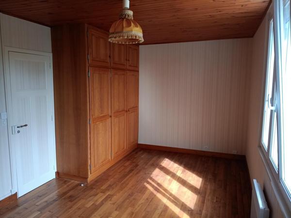 Vente maison de ville Chauvigny (86300), 80.00m² avec 5 pièce(s) dont 3 chambre(s) sur 750.00m² de terrain. La Bruyere Immobilier