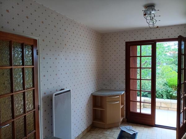 Vente maison de ville Chauvigny (86300), 80.00m² avec 5 pièce(s) dont 3 chambre(s) sur 750.00m² de terrain. La Bruyere Immobilier