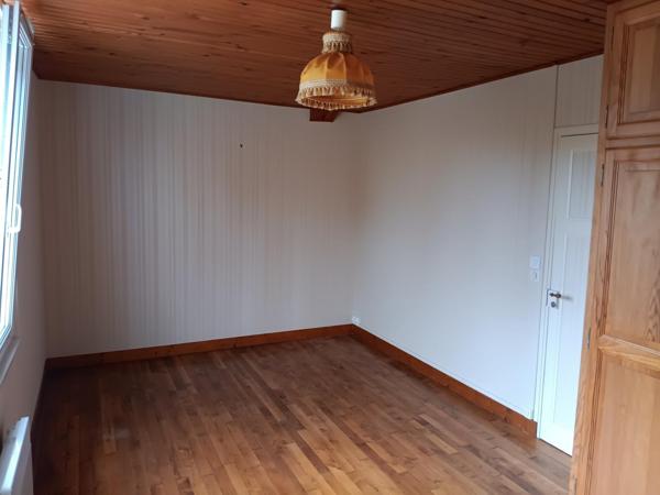 Vente maison de ville Chauvigny (86300), 80.00m² avec 5 pièce(s) dont 3 chambre(s) sur 750.00m² de terrain. La Bruyere Immobilier