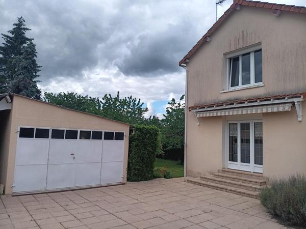 Vente maison de ville Chauvigny (86300), 80.00m² avec 5 pièce(s) dont 3 chambre(s) sur 750.00m² de terrain. La Bruyere Immobilier