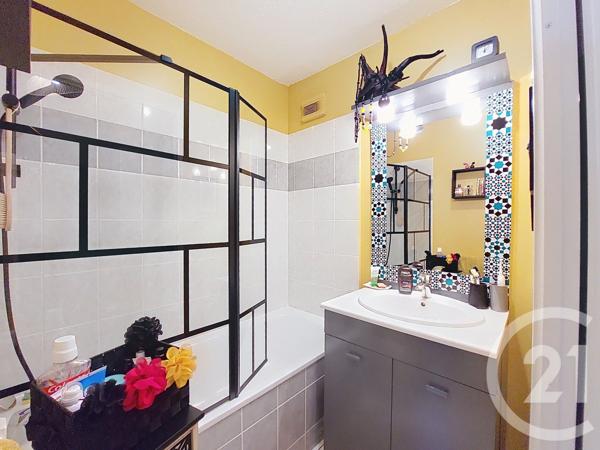Appartement F3 à vendre  3 pièces - 62,19 m 2   GUERET  - 23