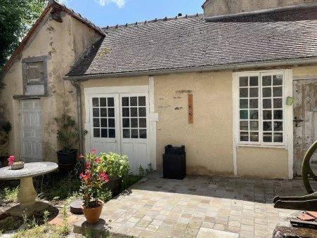 Magnifique maison de maître dans un beau village médiéval