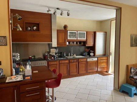 Magnifique maison de maître dans un beau village médiéval