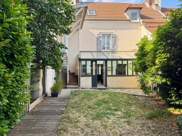 Vente                                                      Maison de ville
                        
                     7 pièces                      143 m2                     à Lagny-sur-Marne