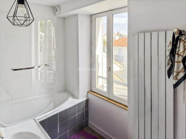 Vente                                                      Maison de ville
                        
                     7 pièces                      143 m2                     à Lagny-sur-Marne