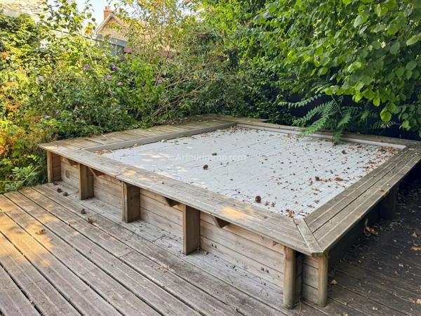 Vente                                                      Maison de ville
                        
                     7 pièces                      143 m2                     à Lagny-sur-Marne