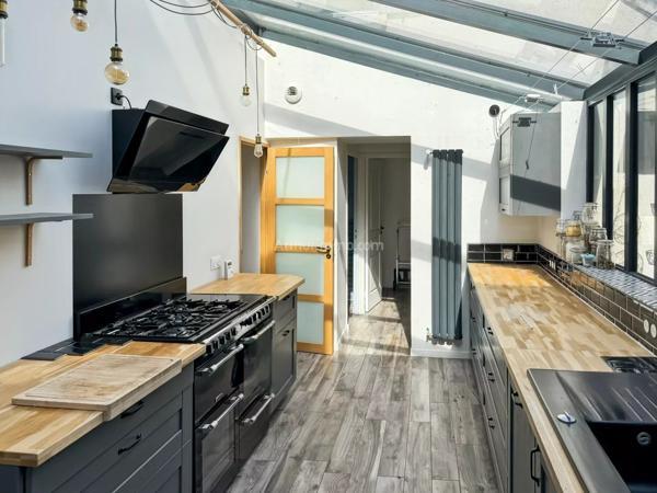 Vente                                                      Maison de ville
                        
                     7 pièces                      143 m2                     à Lagny-sur-Marne