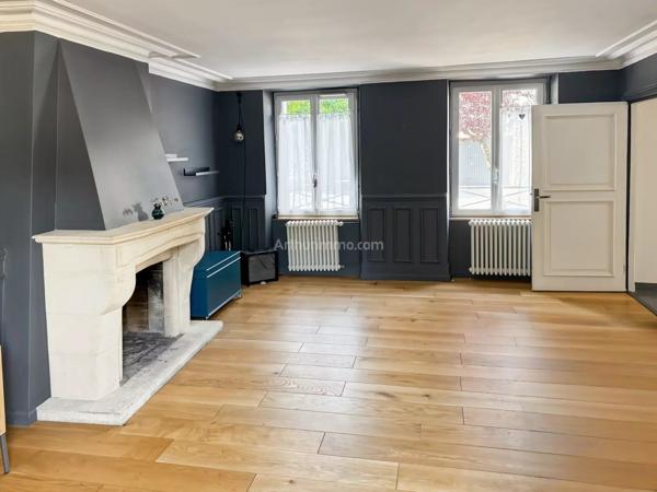 Vente                                                      Maison de ville
                        
                     7 pièces                      143 m2                     à Lagny-sur-Marne