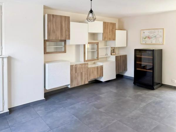 Vente                                                      Maison de ville
                        
                     7 pièces                      143 m2                     à Lagny-sur-Marne
