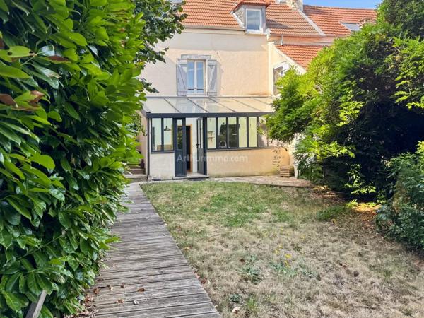 Vente                                                      Maison de ville
                        
                     7 pièces                      143 m2                     à Lagny-sur-Marne