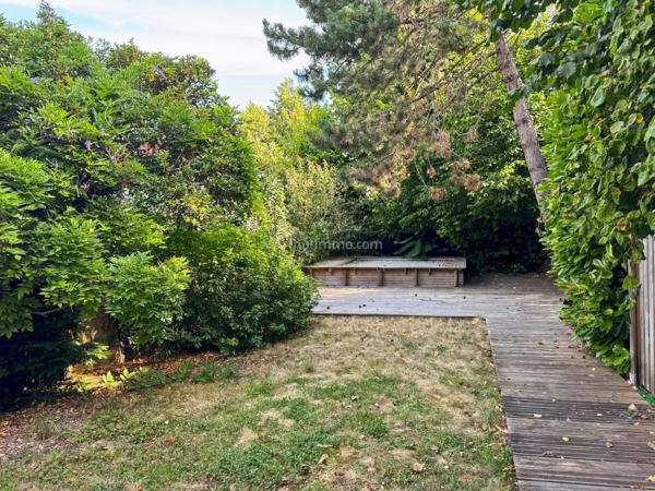 Vente                                                      Maison de ville
                        
                     7 pièces                      143 m2                     à Lagny-sur-Marne