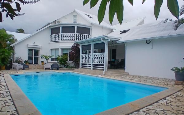 Maison à vendre    5 pièces • 185 m2 L'Étang-Salé