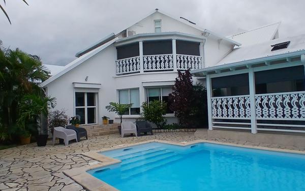 Maison à vendre    5 pièces • 185 m2 L'Étang-Salé