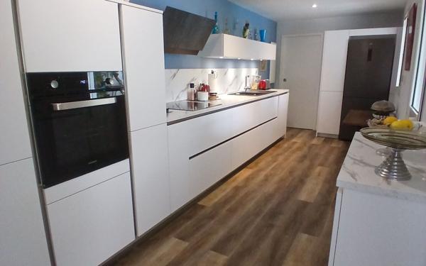 Maison à vendre    5 pièces • 185 m2 L'Étang-Salé