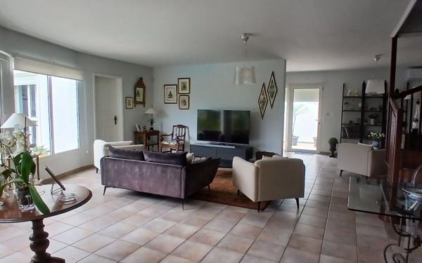 Maison à vendre    5 pièces • 185 m2 L'Étang-Salé