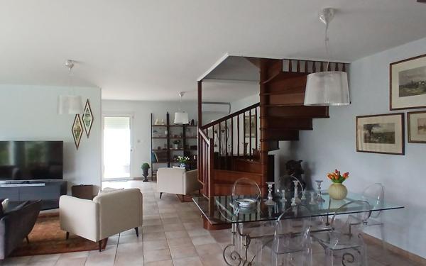 Maison à vendre    5 pièces • 185 m2 L'Étang-Salé