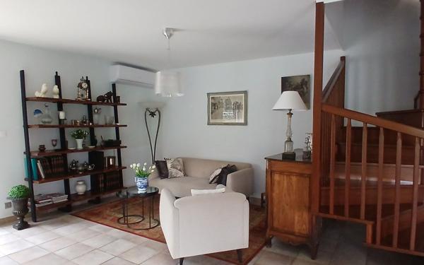 Maison à vendre    5 pièces • 185 m2 L'Étang-Salé