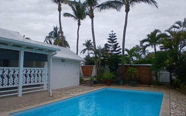 Maison à vendre    5 pièces • 185 m2 L'Étang-Salé