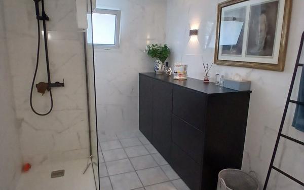 Maison à vendre    5 pièces • 185 m2 L'Étang-Salé