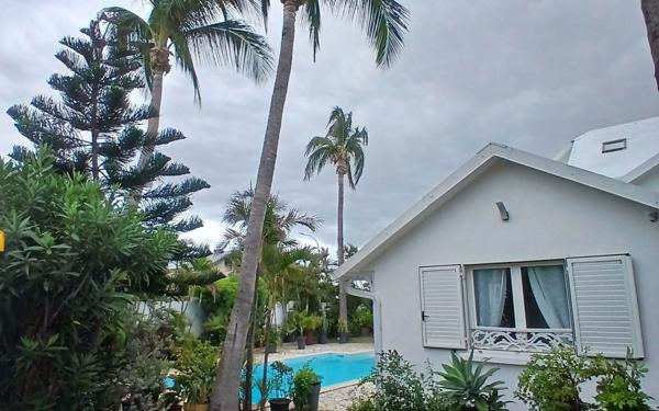 Maison à vendre    5 pièces • 185 m2 L'Étang-Salé