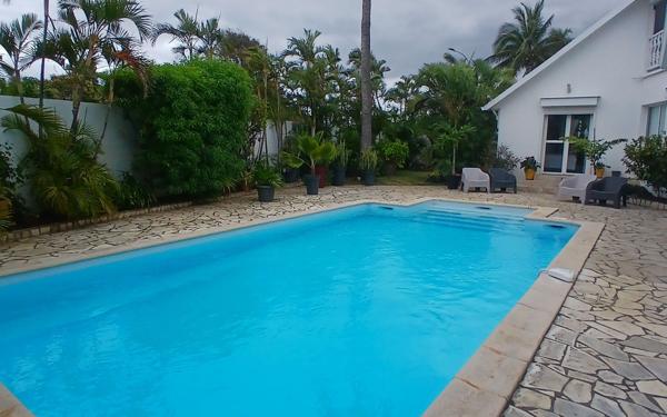 Maison à vendre    5 pièces • 185 m2 L'Étang-Salé