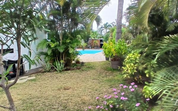 Maison à vendre    5 pièces • 185 m2 L'Étang-Salé