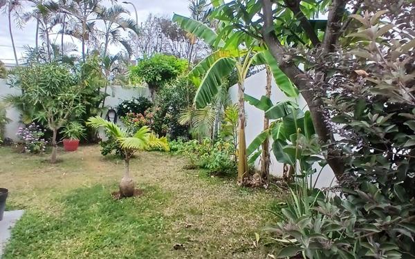 Maison à vendre    5 pièces • 185 m2 L'Étang-Salé