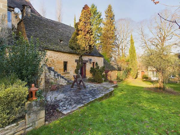 Beau manoir historique au coeur du Perigord Noir
