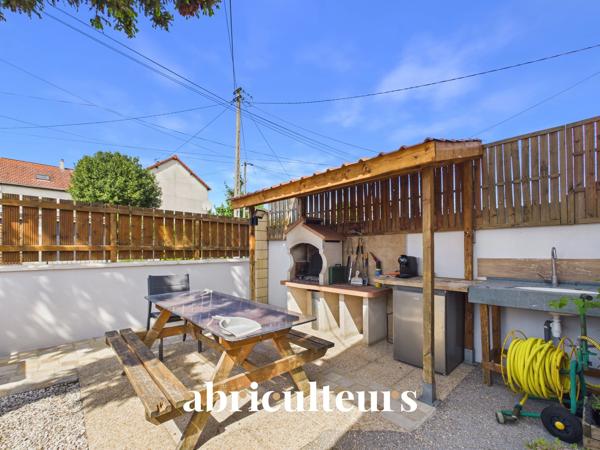 Maison avec dépendances habitables en vente à Bezons (95870)
