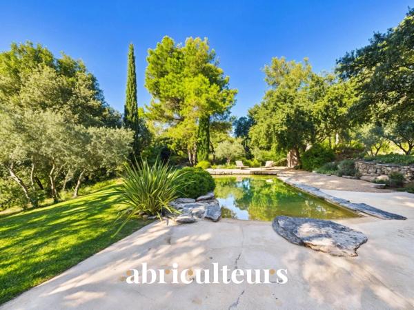 Villa d’architecte rénovée de 155 m² en vente au pied du Luberon à Cheval-Blanc (84460)