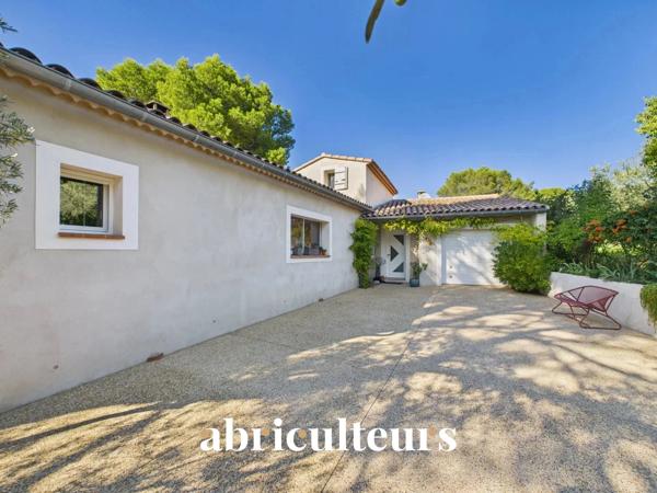 Villa d’architecte rénovée de 155 m² en vente au pied du Luberon à Cheval-Blanc (84460)
