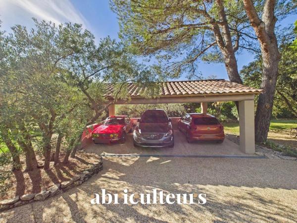 Villa d’architecte rénovée de 155 m² en vente au pied du Luberon à Cheval-Blanc (84460)
