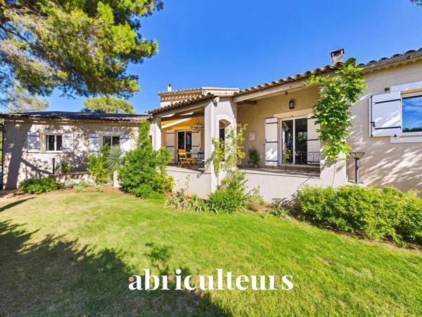 Villa d’architecte rénovée de 155 m² en vente au pied du Luberon à Cheval-Blanc (84460)