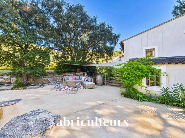 Villa d’architecte rénovée de 155 m² en vente au pied du Luberon à Cheval-Blanc (84460)