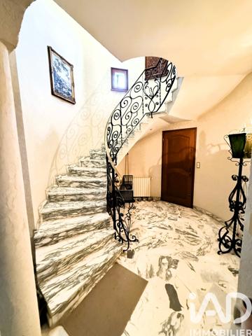 Maison à vendre 10 pièces 240 m² La Garde-Adhémar