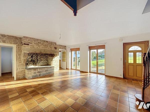 Jolie Maison en pierres rénovée et divers bâtisses en pierres